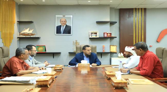 محافظ عدن يناقش مع المحضار آليات تعزيز الإيرادات وتحسين الأداء أداء الواجبات الزكوية