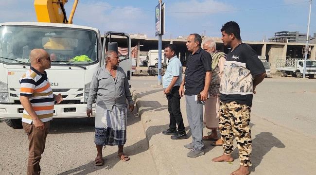 استمرار صيانة أعمدة الإنارة في أحياء المنصورة