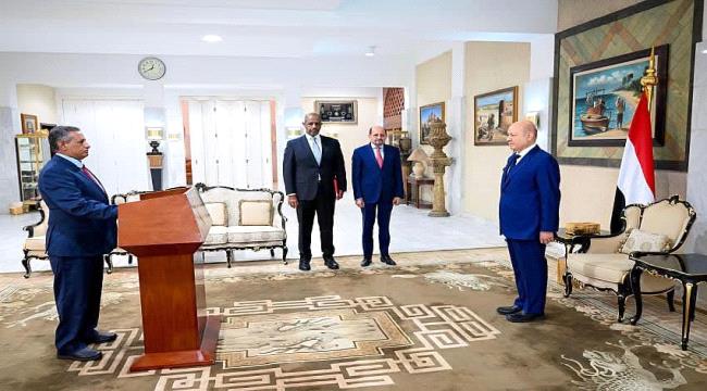 وزير التعليم العالي والبحث العلمي يؤدي اليمين الدستوري أمام رئيس مجلس القيادة الرئاسي