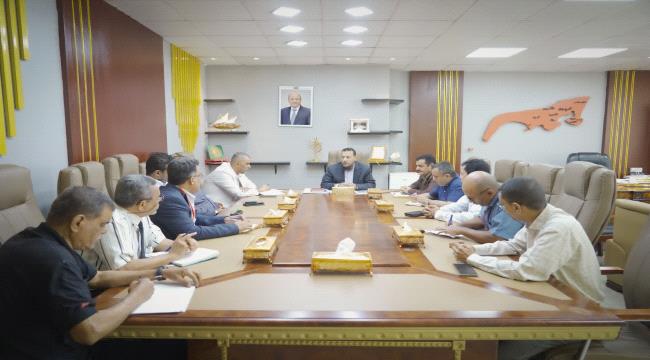 شيخ يمنح الجهات المختصة مهلة أسبوع لإنهاء أزمة الغاز في عدن  ...