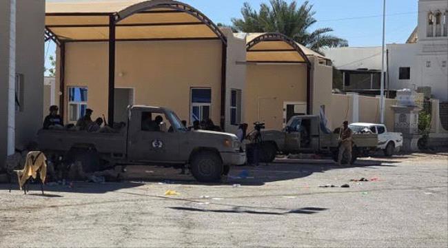 أول رحلة مدنية تصل إلى مطار سيئون بحضرموت بعد إعادته للعمل إثر الأحداث ...