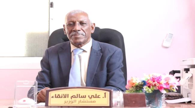 المستشار علي الانقاء يبارك للدكتور شائع الزنداني نيله ثقة القيادة السي ...