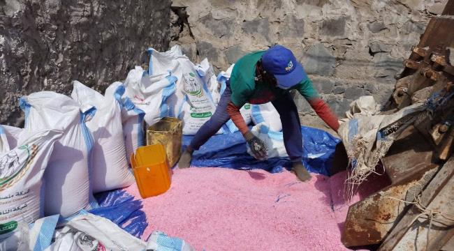 نيابة الصناعة والتجارة بعدن تُتلف 11 طنًا من الصابون منتهي الصلاحية بق ...