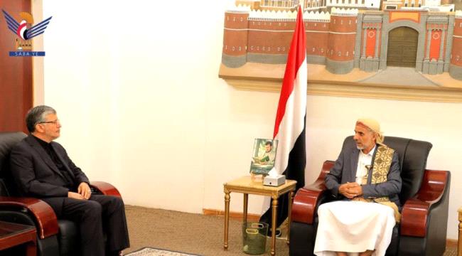 الحاكم العسكري الإيراني الجديد يمسك زمام الأمور في صنعاء ومفتاح يقدم صكوك الولاء