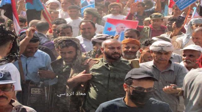 ما وراء كواليس خروج المحافظ اليوم.. بيان يفك شفرة الأحداث المتسارعة بالضالع