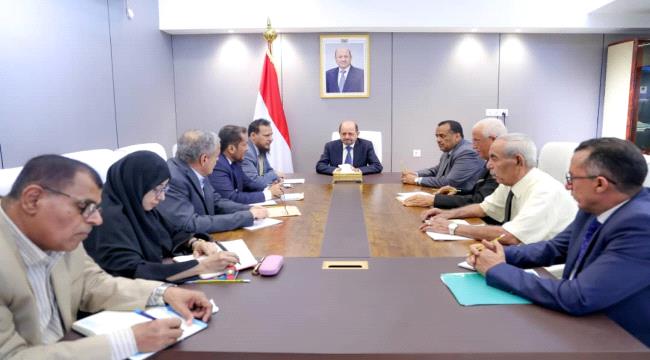 قيادة السلطة المحلية بالعاصمة عدن تستعرض أمام رئيس الوزراء أولويات الخدمات والتنمية بالعاصمة