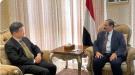 وزير الداخلية يبحث مع القائم بأعمال السفارة الصينية أوج.