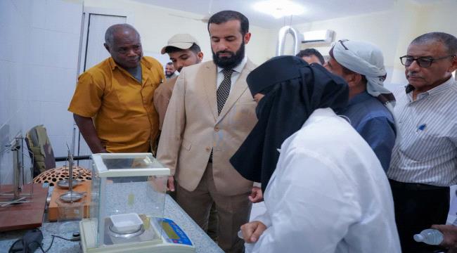 محافظ أبين يتفقد محطة أبحاث الكود ويشيد بدورها الريادي في تطوير القطاع ...