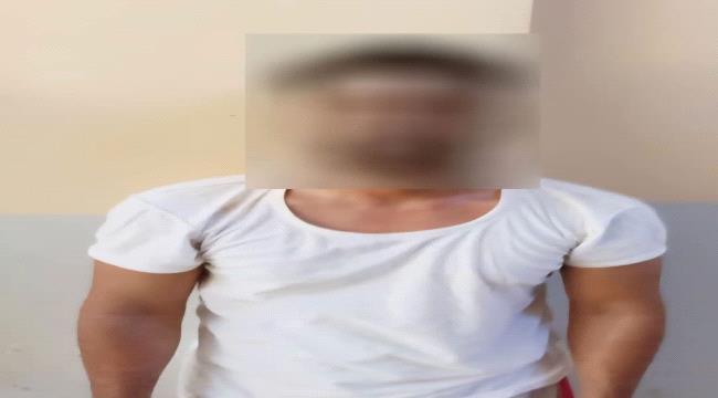 شرطة التواهي تلقي القبض على متهم شرع في قتل بائع قات بسوق التواهي. ...