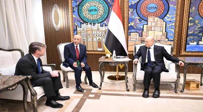 رئيس مجلس القيادة يستقبل وفداً من شركة هنت النفطية الأميركية ...