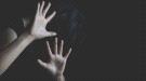قيد أطفاله وعذبهم لابتزاز زوجته .. والسلطات تتدخل ...