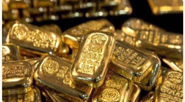 الذهب يتراجع مع ارتفاع الدولار