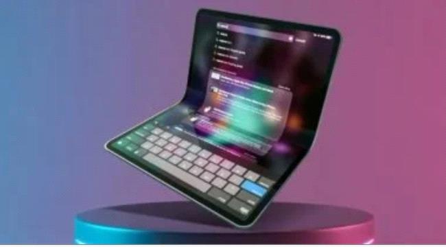 آبل تقترب من بدء الإنتاج الضخم لأول آيفون قابل للطى ...