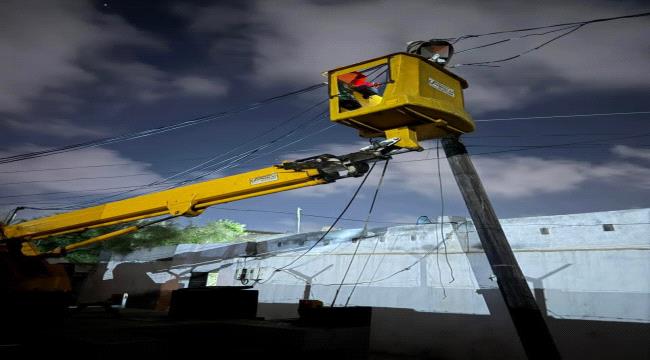 في ليلة العيد عمار عبيد البكري يضيء حي اللواء السادس ...