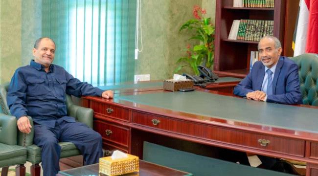 الفريق الصبيحي يلتقي بشلال شائع في قصر معاشيق.. تفاصيل  ...