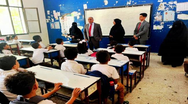 وزير التربية والتعليم (العبادي) يتفقد العملية التعليمية في عدد من المد ...