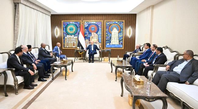 العليمي يجدد التزام الدولة بإغلاق كامل لملف المحتجزين ...