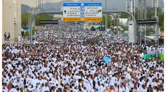 حجاج بيت الله الحرام يتوافدون إلى مشعر منى لقضاء يوم التروية ...