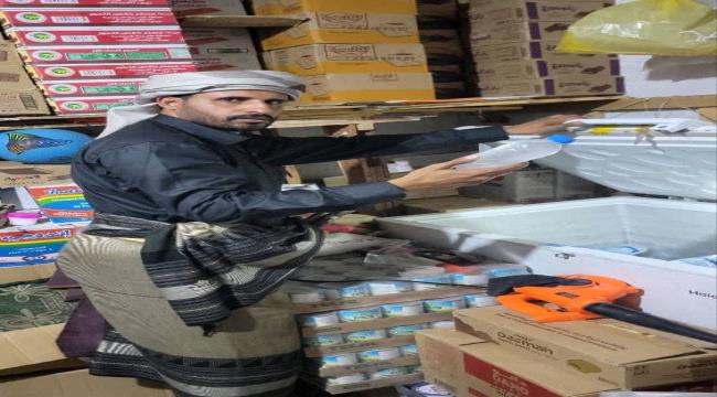 شبوة .. حملة رقابية مفاجئة على ثلاجات المياه والمراكز التجارية بعتق لت ...