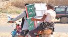 مركز الملك سلمان للإغاثة يوزّع (74) طنا من المواد الغذا.
