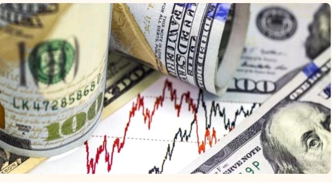 الدولار يستقر بالقرب من أعلى مستوى له في شهرين