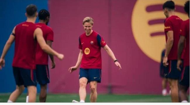 دي يونج يعود إلى تدريبات برشلونة للمرة الأولى منذ 23 يوليو الماضي