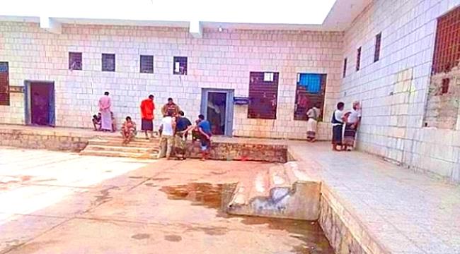 أبين.. مدير السجن المركزي السابق يشكوا تعرضة لاعتداء وتكسير أضلاعه 