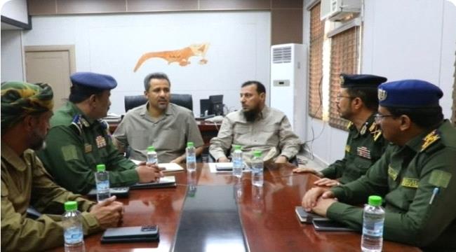 محافظا عدن ولحج يناقشان مع الداخلية تعزيز الأمن والتصدي للمخططات الحوثية