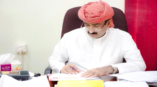 محافظ شبوة يوجّه بصرف أراضٍ سكنية لأسر شهداء الهجوم الإرهابي ويؤكد توف ...