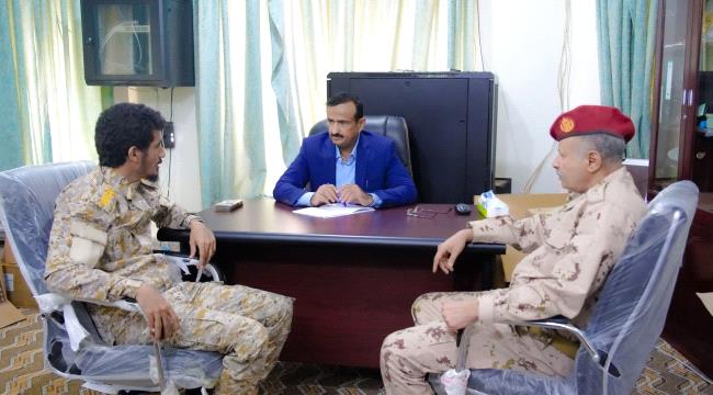  بن الوزير يشيد بإنجاز أمني نوعي بضبط خلية حوثية من 13 عنصرًا وشاحنة محملة بالأسلحة والمتفجرات المهربة