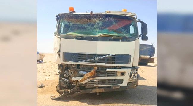 وفاة 3 أشخاص وإصابة 2 بجروح متفاوتة إثر تصادم مروع شرق أحور ...