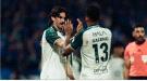 الأهلي يدمر شباك الفتح برباعية في الدوري السعودي.