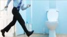8 أسباب وراء الألم أثناء التبول ومتى تحتاج للطبيب؟.