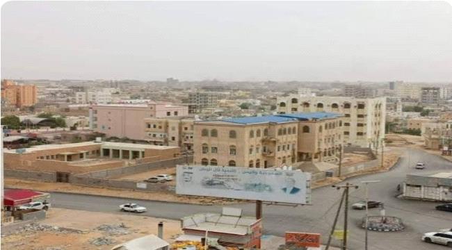 طفل في المهرة يطلق النار على والده ويصيبه في ساقه والشرطة تحذر
