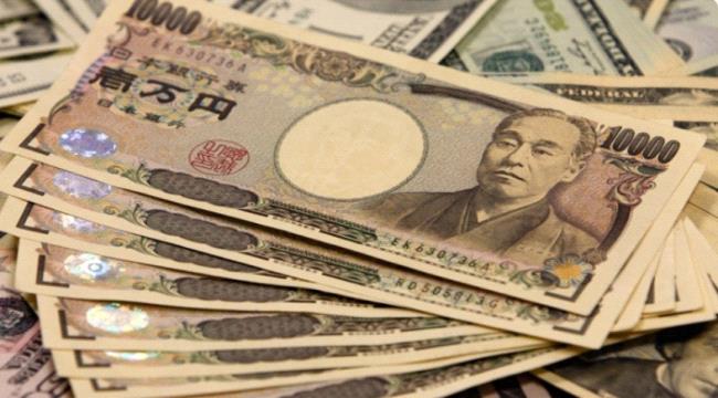 الين يرتفع الى أعلى مستوى في 7 أشهر والدولار يتراجع