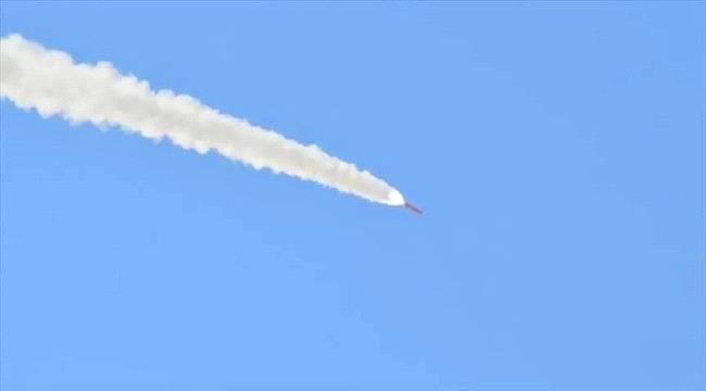 الحوثي يستهدف منطقة شرورة السعودية بدفعة كبيرة من الصواريخ والمسيرات
