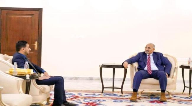 مسؤول حكومي يقدم إستقالته إلى عيدروس الزُبيدي