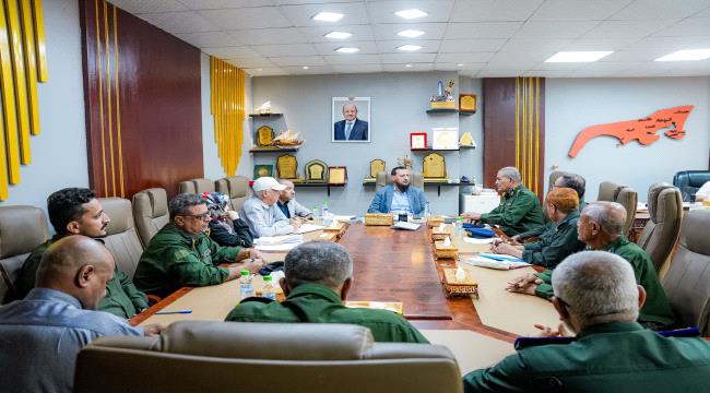 محافظ العاصمة عدن يناقش مع رئيس مصلحة الأحوال المدنية تعزيز التنسيق وا ...