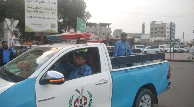 حملة مرورية في عدن تستهدف قيادة صغار السن والمركبات المخالفة للوحات