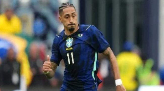 بعد اعتزال نيمار.. رافينيا يرتدى القميص رقم 10 مع البرازيل