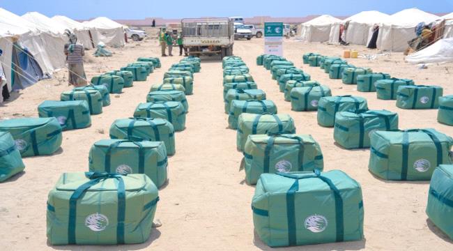 مركز الملك سلمان للإغاثة يوزع مساعدات إيوائية متنوعة على النازحين 