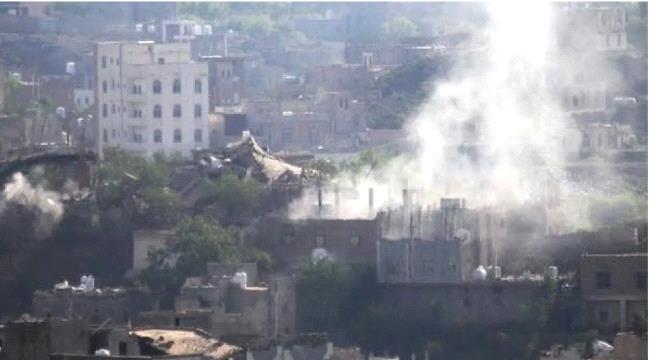 استشهاد امرأة وإصابة نجلها بقصف حوثي استهدف خيمة نازحين غربي تعز