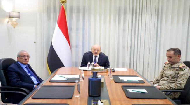 العليمي يشيد بكفاءة القوات المسلحة ويصدر توجيهات بشأن هذا الأمر