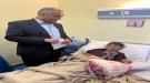 وزير التربية يطمئن على صحة بطلة تحدي القراءة العربي بمح.